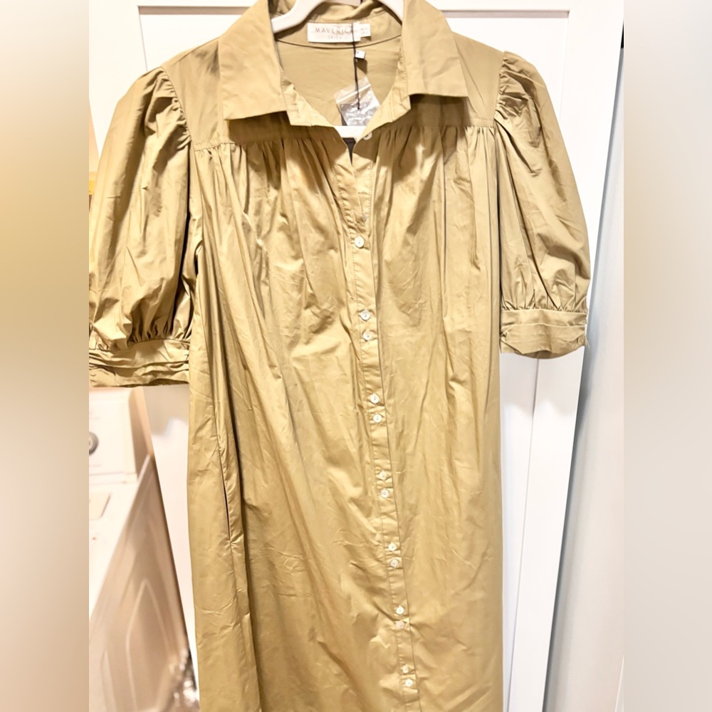 Chic Gold Button-Down Dress